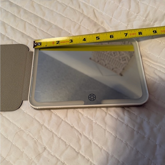 Makeup Junkie Bags MJ
Rechargeable LED Travel Mirror - Picture 9 of 15